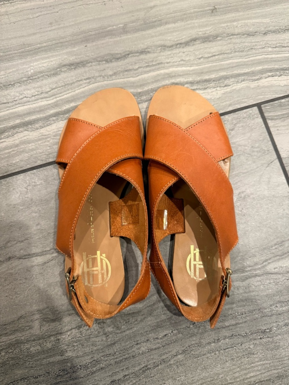 House of Harlow 1960 Women's Tan Leather Crossover Sandals